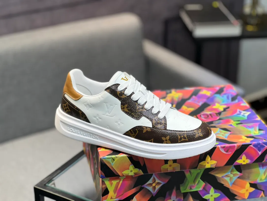 Men's Men's Shoes 💰540 LV Louis Vuitton. The latest fashionable casual shoes are popular in physical stores. The new spring and summer comfortable imported custom patent leather plus cowhide, cowhide mesh, and unique jacquard fabric element design. With sheepskin lining, Lv original base, [sun][sun] high-end packaging and high quality💪Details determine quality, welcome to compare🇮🇹Code number 38-44, 45 can be customized
